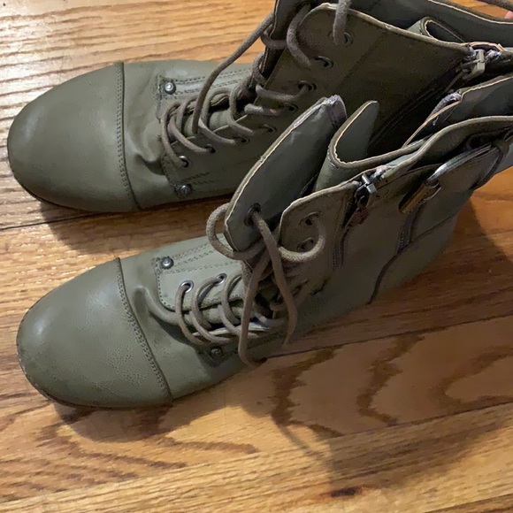 Boots By Guess - Picture 2 of 5